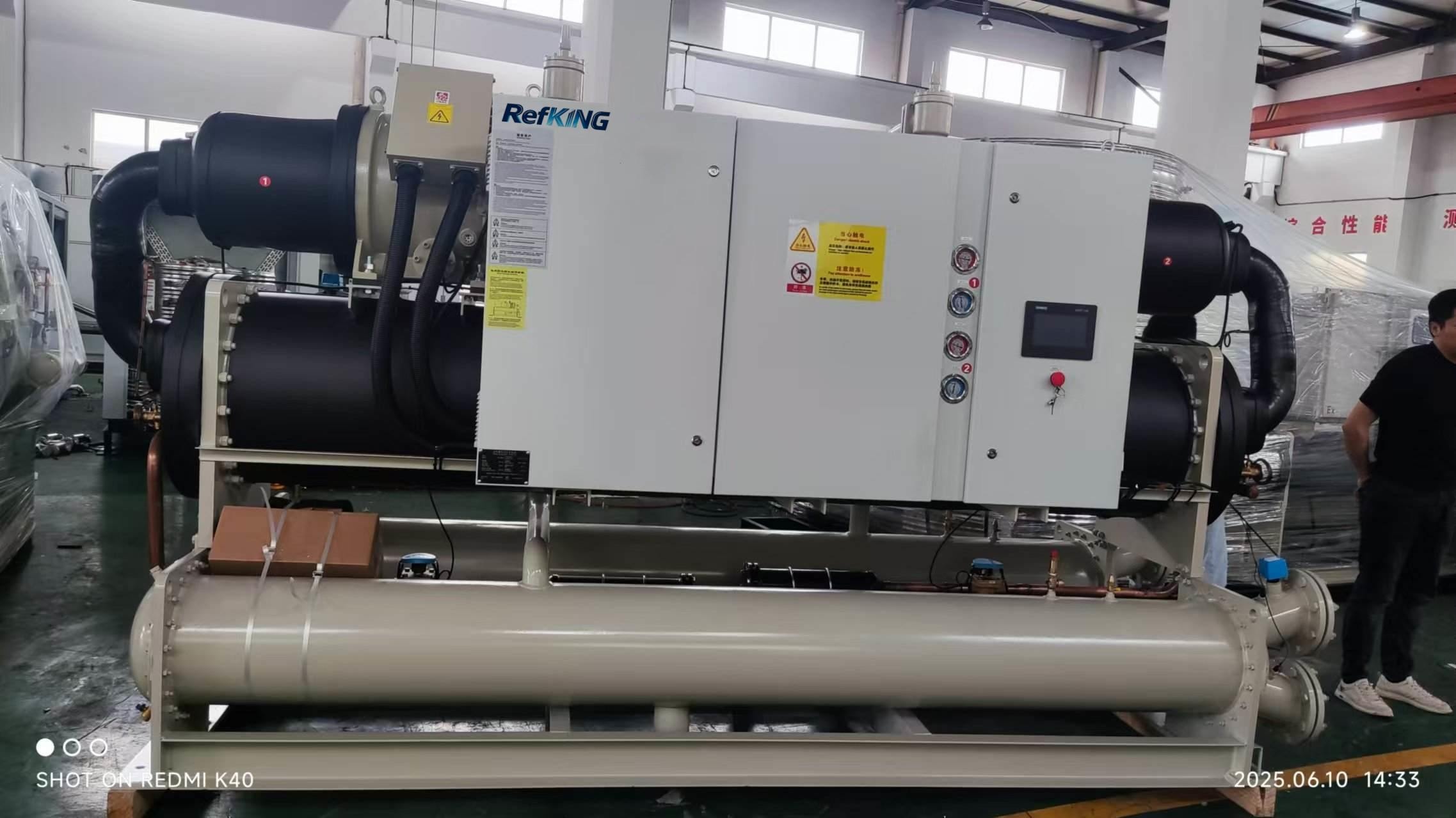 Water cooled screw chiller